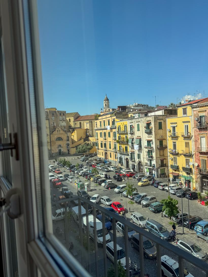 La vista dalla camera fotografata col telefono
